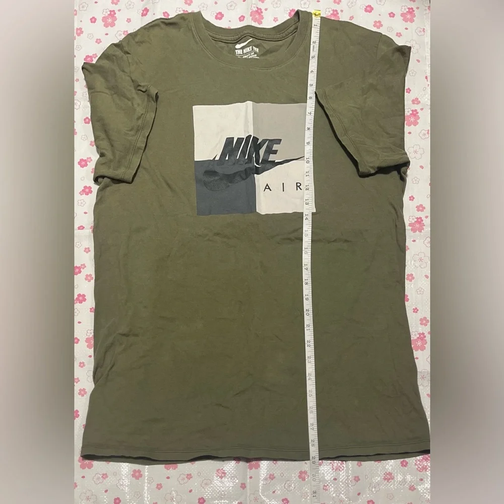 The Nike Tee Block Checkered Logo Olive Green Athletic Cut T-Shirt Mens Size L
